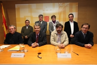 Foto de família després de la signatura del conveni