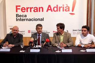 El conseller Llena en la presentaci de la Beca Ferran Adr