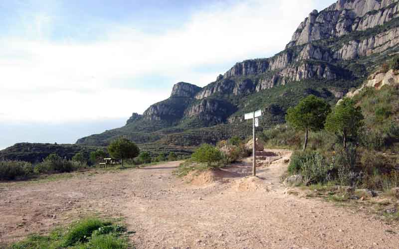 Cruce del camino de les Aiges  Drecera dels Tres Quarts