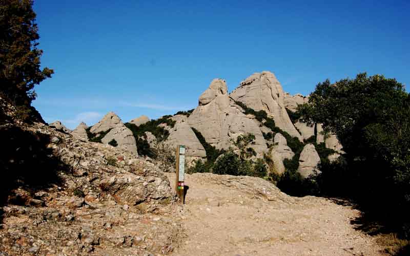 Signposted to Sant Jeroni Summit at Pla de les Taràntules