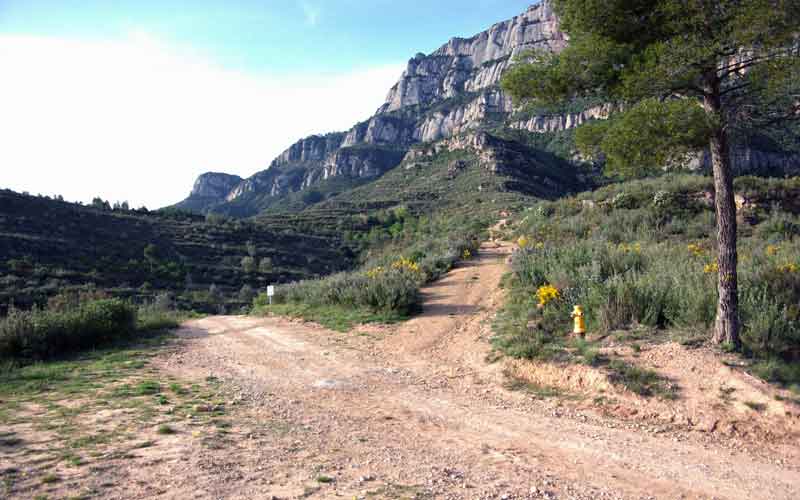 Cruce del camino de les Aiges  Drecera dels Tres Quarts