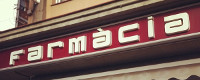 rètol amb el text farmàcia
