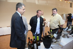 El conseller Llena en la inauguraci del celler