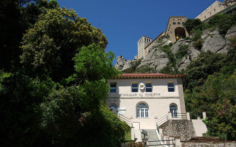 Estaci�n inferior del funicular de la Santa Cova